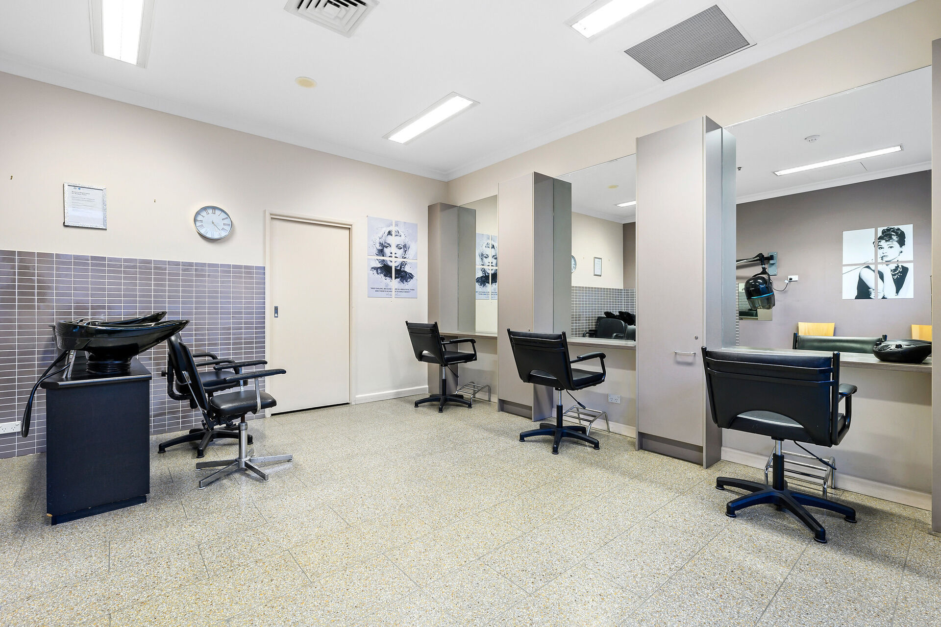 hairdresser for nursing home residents at baptistcare durham green centre aged care home in menangle nsw