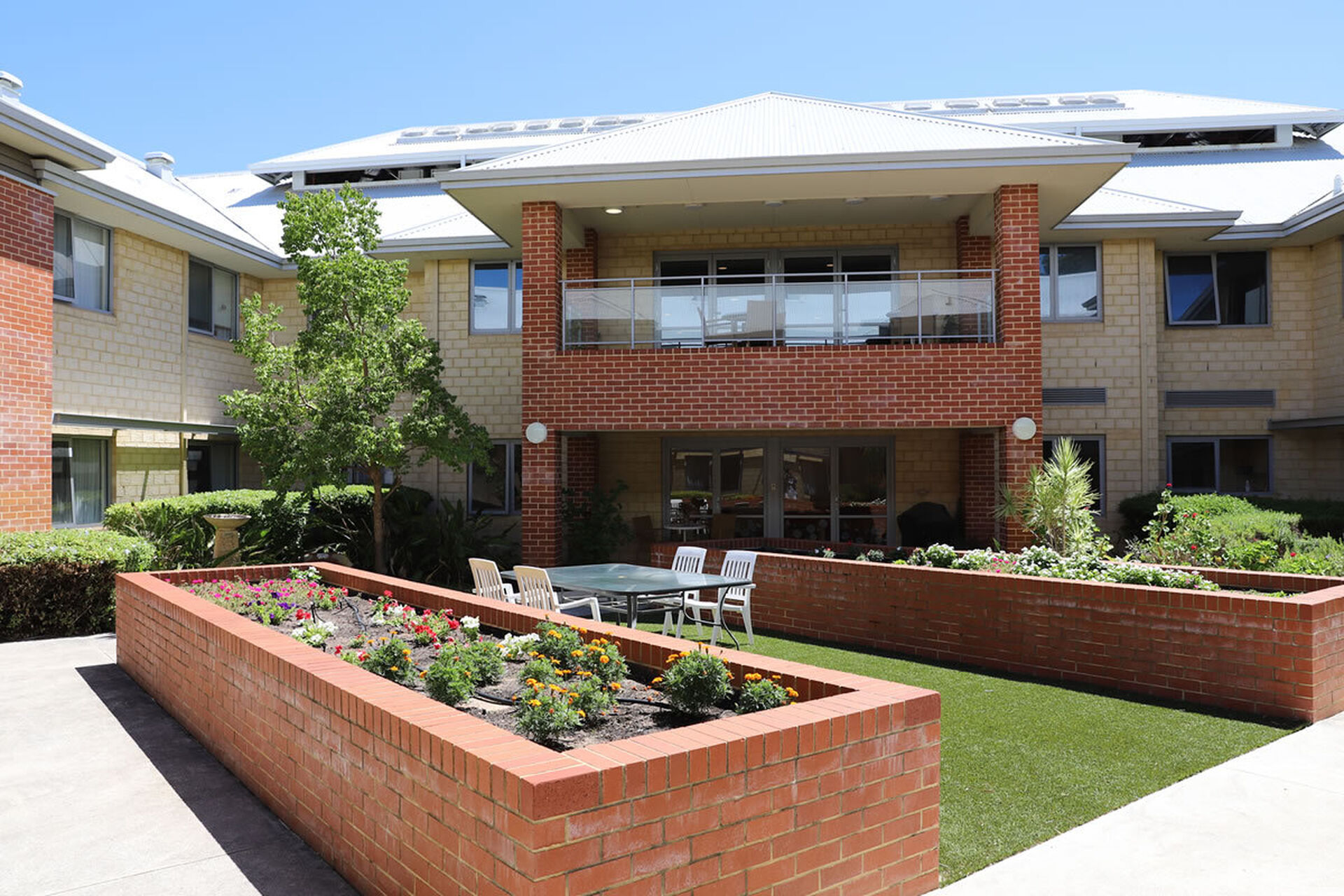 courtyard at baptistcare gracewood aged care home in salter point wa for nursing home residents to explore