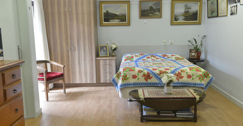 spacious single room and private ensuite for elderly aged care resident including dementia care at baptistcare mirrambeena aged care home in margaret river wa