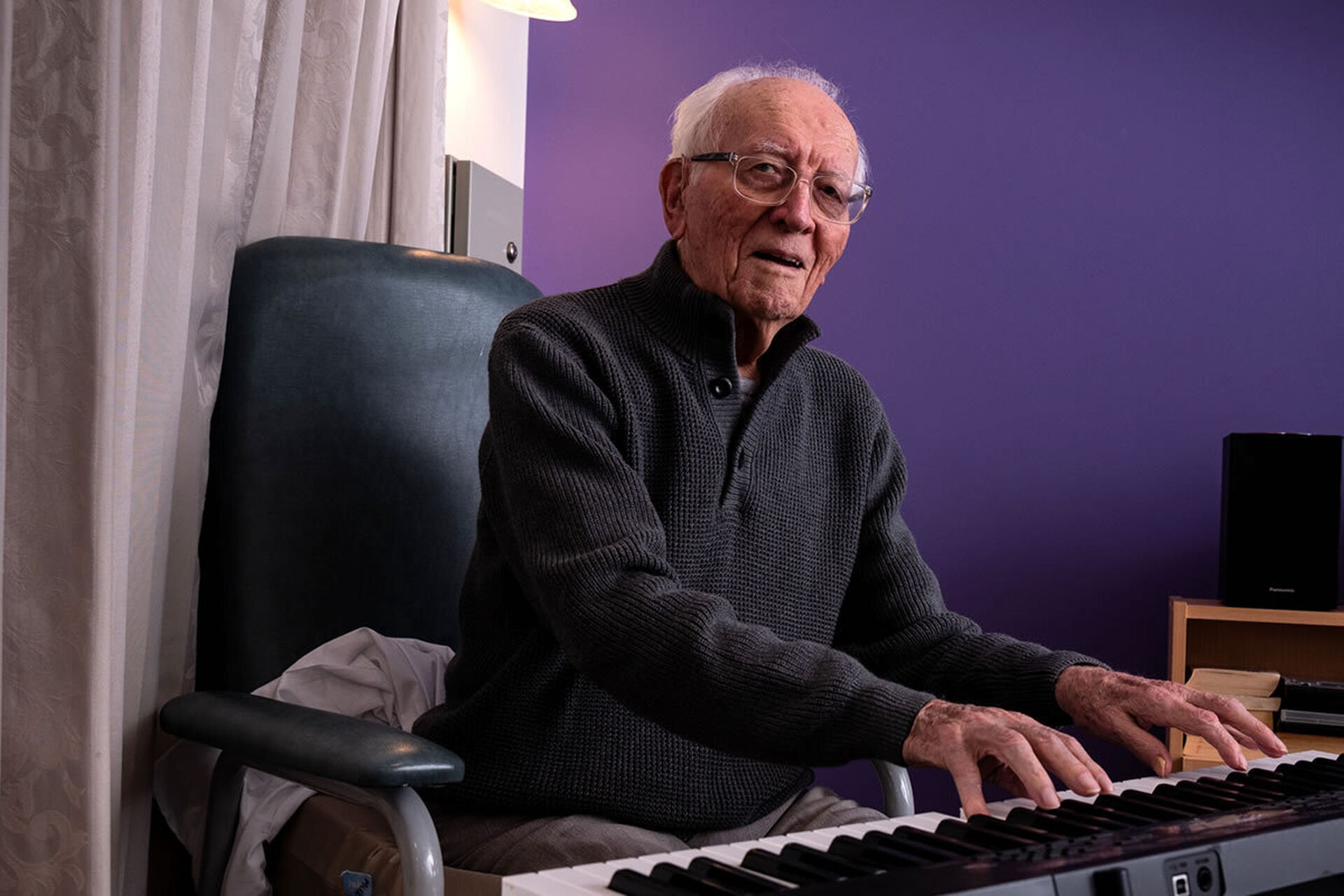 a nursing home resident playing the piano at baptistcare morrison gardens aged care home in midland wa