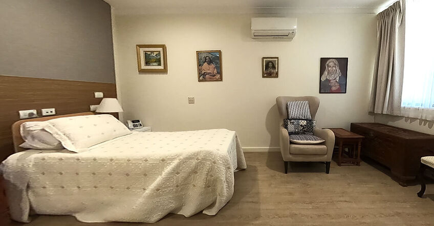 spacious single room and private ensuite for elderly aged care resident at baptistcare yallambee aged care home in mundaring wa