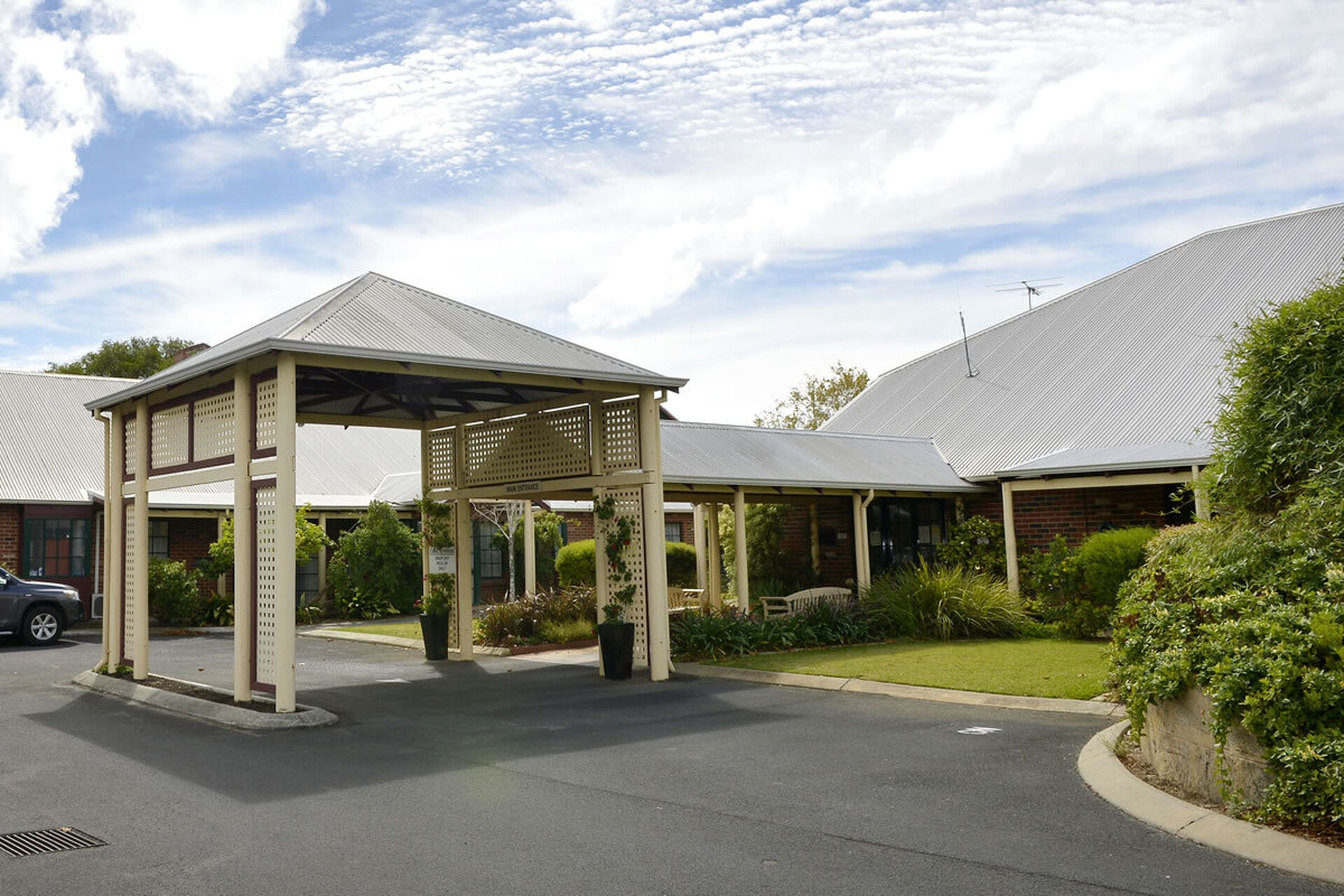 streetscape of baptistcare william carey court aged care home in busselton wa for nursing home residents and dementia care