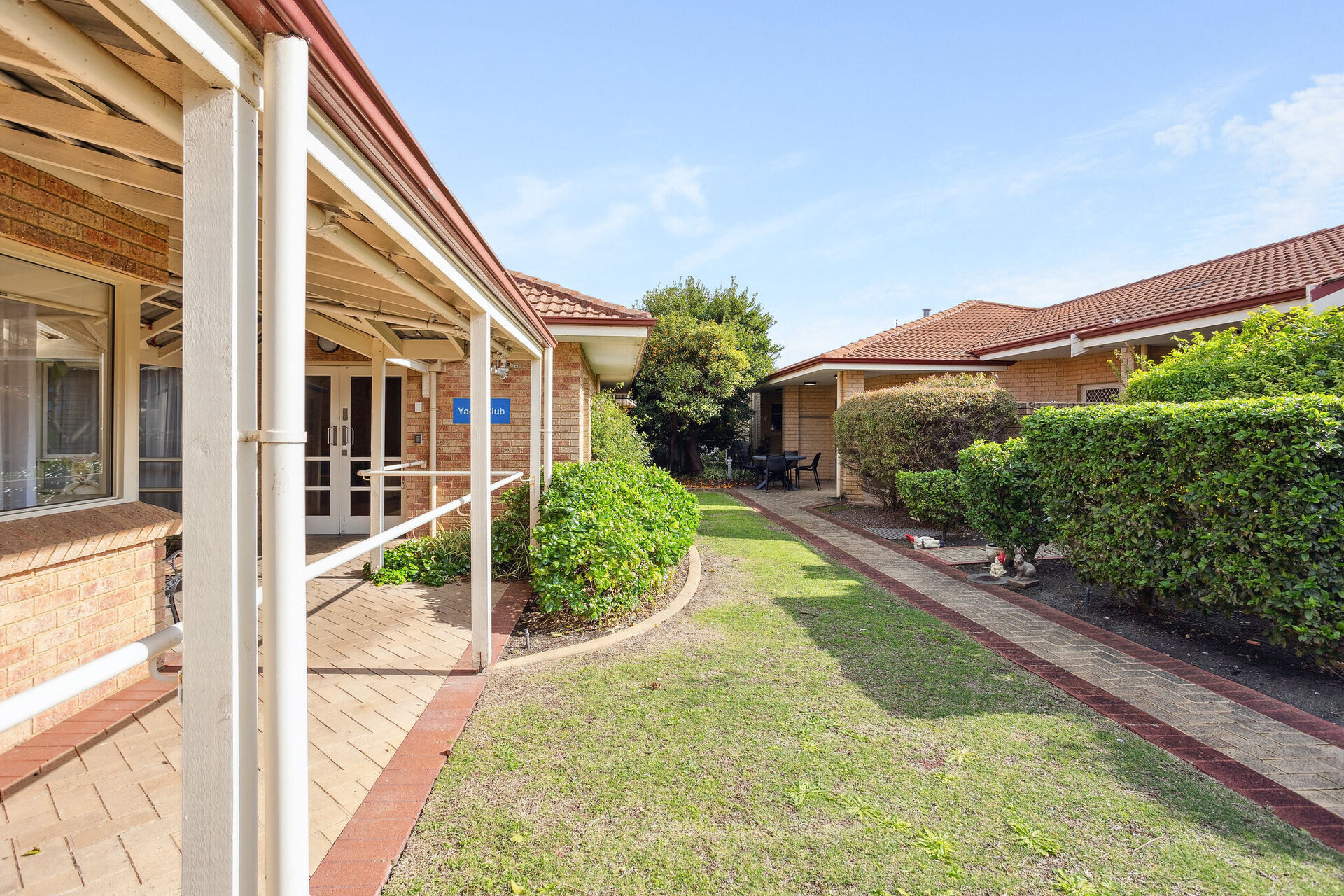 outdoor courtyard at baptistcare gracehaven aged care home in rockingham wa