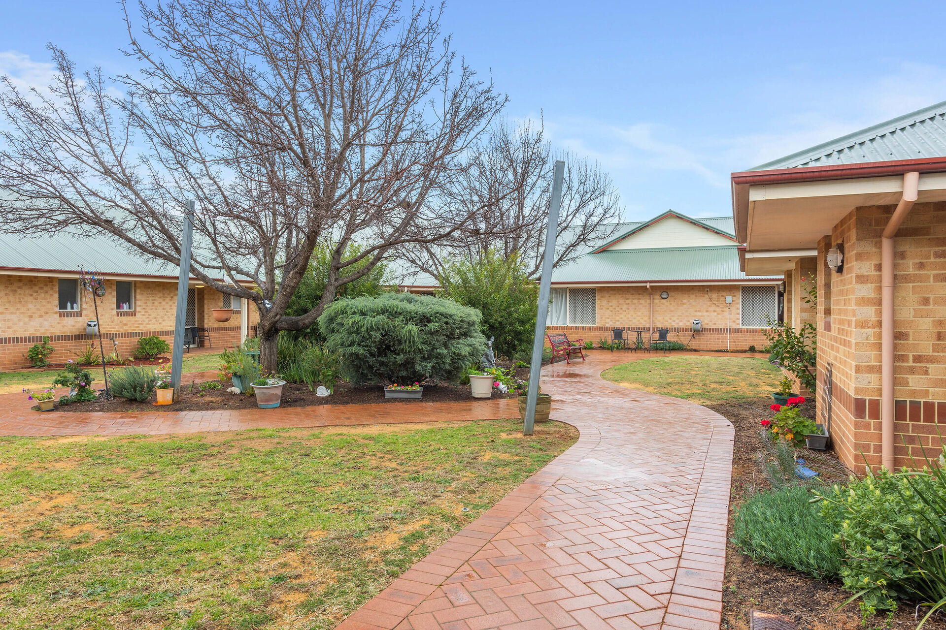 outdoor courtyard at baptistcare kalkarni nursing home brookton wa for elderly aged care residents