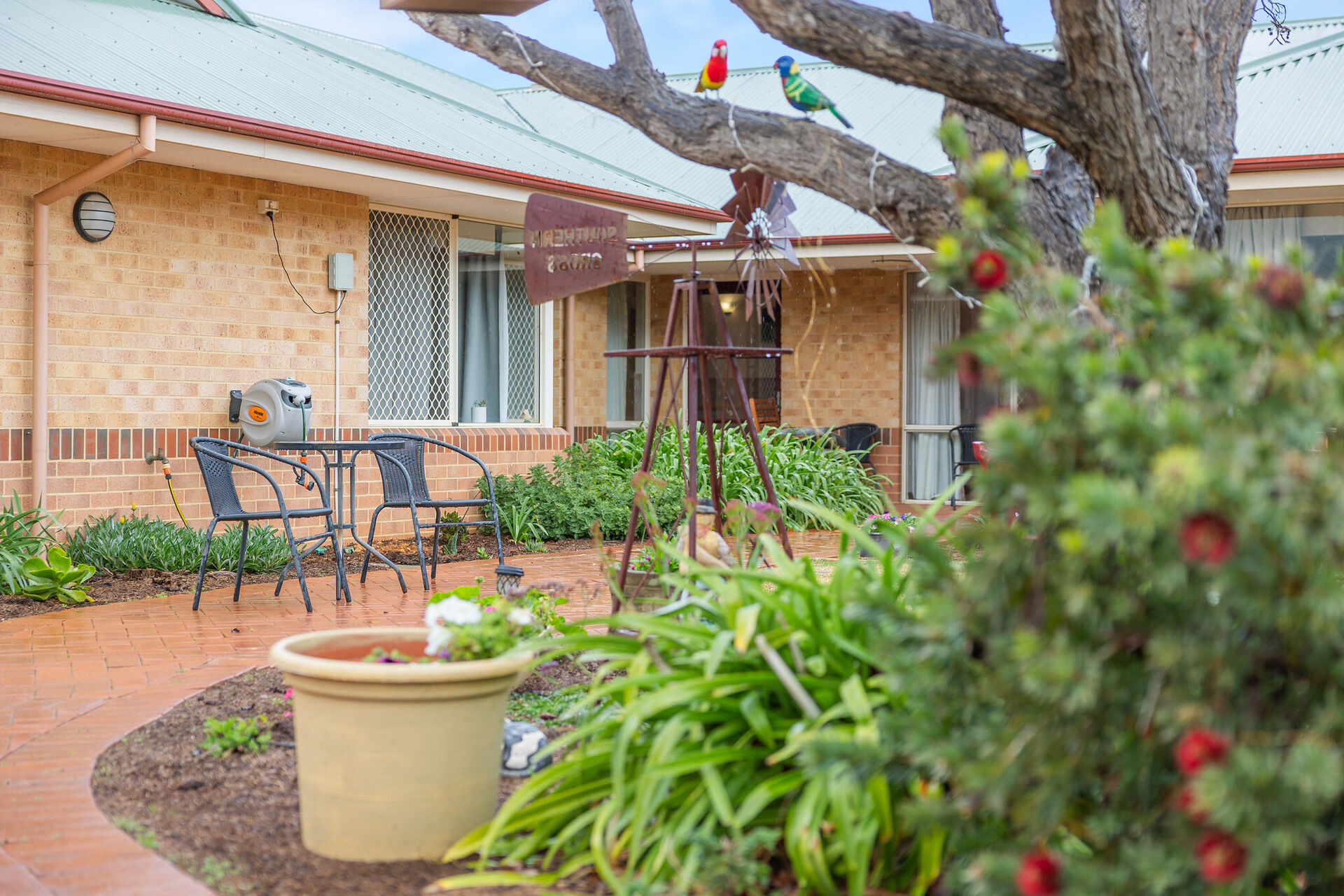 outdoor courtyard at baptistcare kalkarni nursing home brookton wa for elderly aged care residents