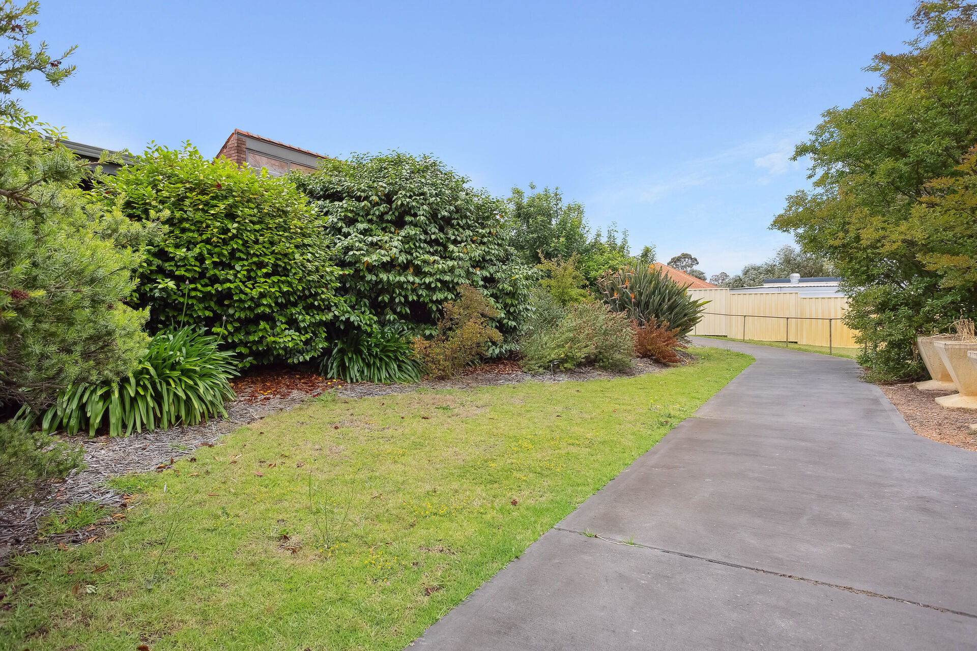 landscaped outdoor gardens at baptistcare moonya aged care home in manjimup wa for nursing home residents and dementia care